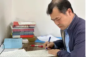 南宁师范大学一位52岁大学生将本科毕业，本人发声：读书是为了更好地卖书图片