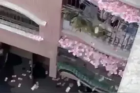 广东肇庆一住户从楼上撒钱？当地回应：家庭琐事引发，钱已归还本人图片