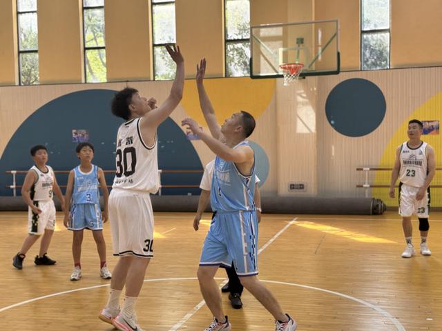 开学啦丨四色交响，潮头启航！“红橙蓝绿”主题报到日玩转新学期