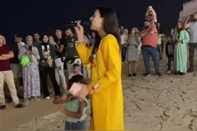 唱中文歌走红的摩洛哥女孩在家乡亲历强震：准备睡觉时，整个房间都晃了起来图片