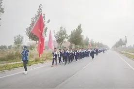 沾化：徒步拉练 磨砺身心图片