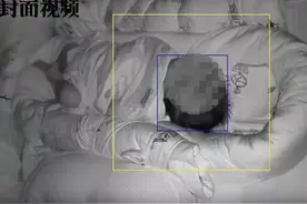 监控拍下婴儿被月嫂连扇巴掌 宝妈：月嫂承认是心情不好没控制住，已报警处理图片