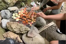 真炸了！刚吃一口，火花四溅！严重可失明→图片