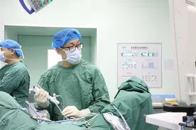大“石”化小 小“石”化了的“吸石大法”，超微创指哪打哪！图片