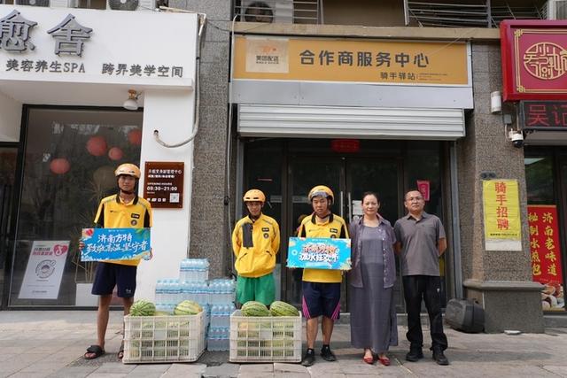 为高温坚守者送清凉，济南方特这么做