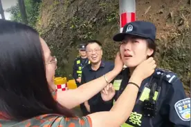 突然的团圆！周口一对父母跨越两千公里看望戍边女警图片