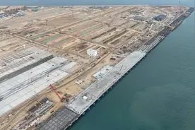 深圳盐田东港一期码头5段码头结构完成图片