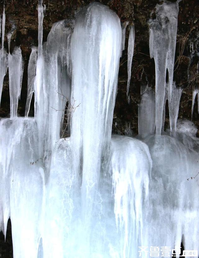 冰瀑奇观，冬日画卷