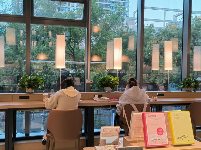 上海三联书店落地湖北宜昌，“三峡明珠”再添文化地标