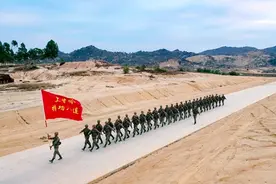 一支英雄连队的血性密码图片