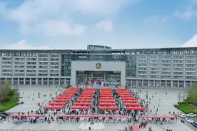 “政”解丨AI岗位上演高薪抢人大戏，河南发布三年“人工智能+”就业计划图片