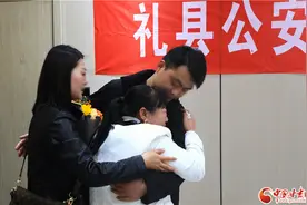 【甘快看】失散26年 母子终团聚图片