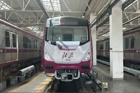 北京地铁15号线今起缩短列车间隔 部分车站停站时间将延长图片