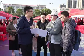 校友回湘 | 湖南文理学院举办毕业生春招会，170家校友企业揽才图片
