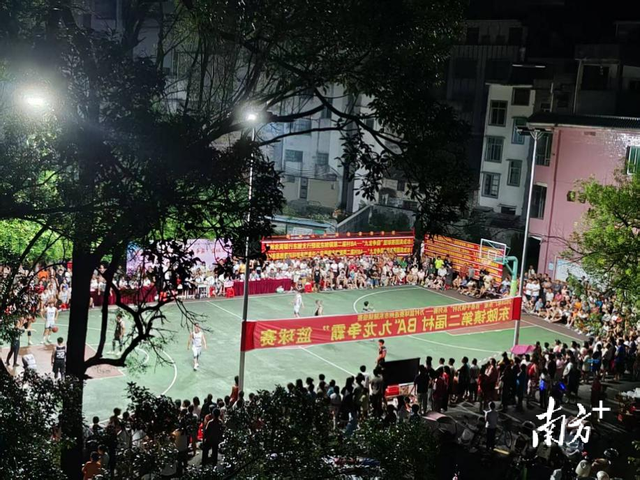 连州东陂镇第三届村BA“九龙争霸”今天开赛
