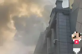 武汉江汉路步行街火灾致1人死亡 当地应急局：系老式民宅顶楼起火，原因仍在核查图片