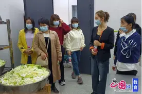 宜宾翠屏金秋湖中心校：家长代表进校园，共话食品安全关图片