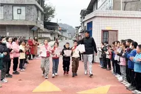 巴中通江一村小38名学生个个轮滑高手 滑进市运动会斩获7枚奖牌小镇居民夹道欢迎图片