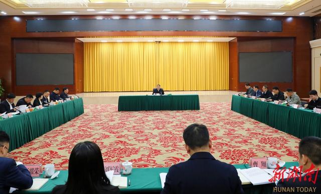 毛万春在省高速公路集团宣讲调研