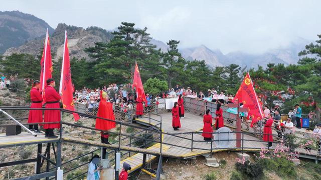漫山《满江红》燃动八一 ！贺兰山国家森林公园上演“时空对话”
