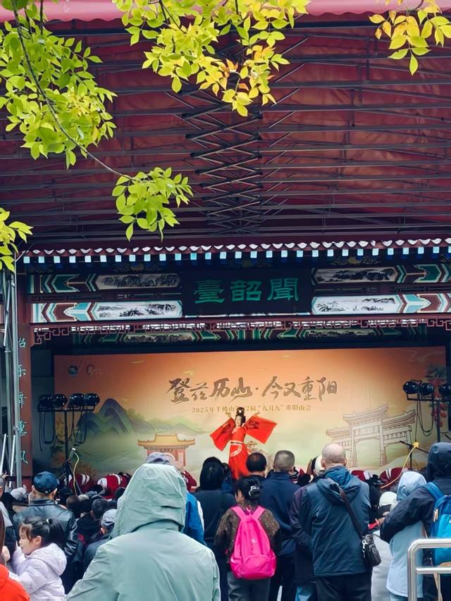 来济南千佛山，热热闹闹赶庙会