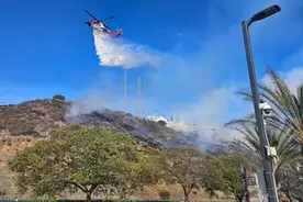 美国加州圣地亚哥突发山火，近千人收到强制疏散令图片