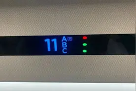 高铁无座与二等座同价引热议，12306：无座意为无固定座位，可暂时乘坐空闲座位图片