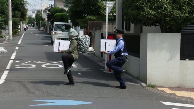 PS5谷歌地图版搞笑广告：无论男女老幼都抱着一台PS5