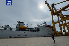 中国海军戚继光舰、井冈山舰到访孟加拉国图片