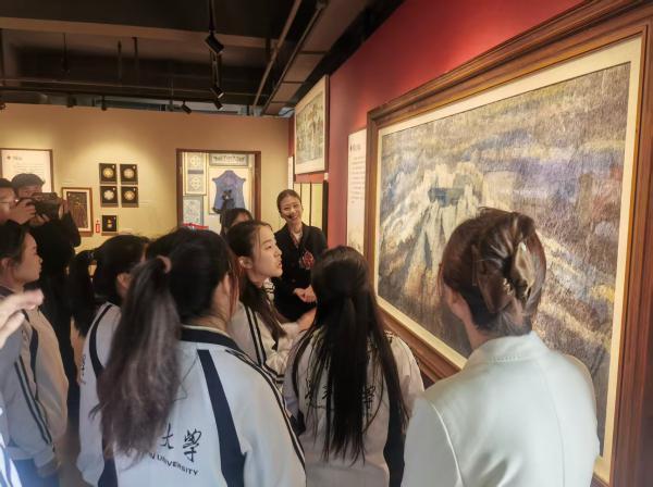 在长春历史文化博物馆“聆听”历史，“触摸”文明