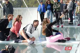 张家界大峡谷景区：国际旅游新热点 吸引全球游客目光图片