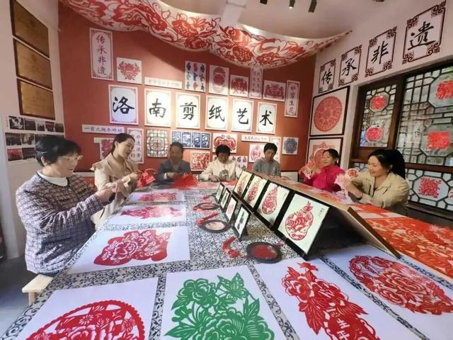 坐火车来这里，打卡一年一度的节日狂欢！