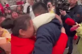 果然寻亲 | 一次错认，被抱养的小伙意外与双胞胎哥哥重逢图片