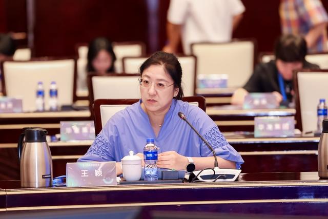 2025跨境电商年会智库研讨会在珠海举行