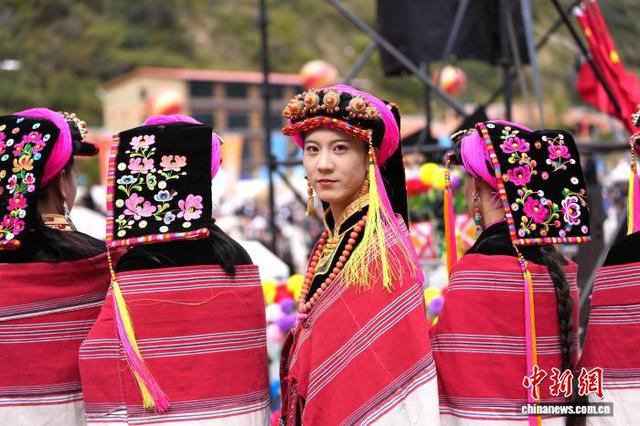 2025年黑水县第十三届冰川彩林生态文化旅游季启幕