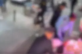 广州一水果店因摆摊超出店面被强行收走500元水果 执法局回应：只是暂扣属正常执法图片