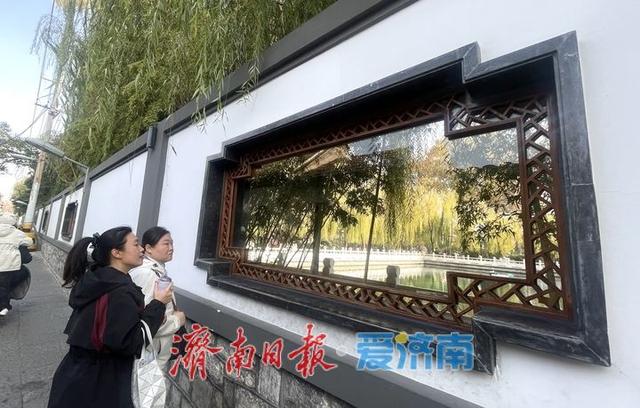 墙内金秋墙外巷 一扇小窗收泉城