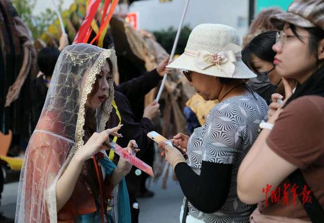 “丝路”商队穿越到国庆中秋长假