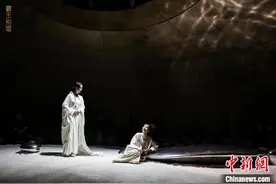 以女性视角观照历史 莫言话剧作品《霸王别姬》于北京人艺登台图片