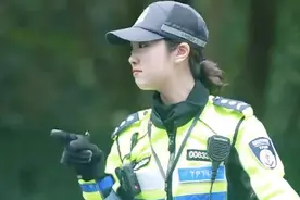 杭州西湖边的“兔子警官”，升职了图片