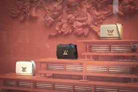奢品包寒潮来袭 买包理财神话终结图片