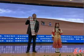 陪孩子学钢琴，自己练到“五级”，他被评“金牌好爸爸”图片