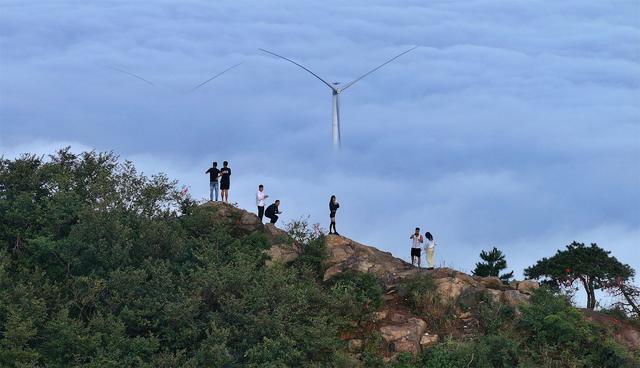 信阳市浉河区云端露营胜地：灵山金鼎四季奇观等你探索