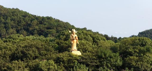 跟着交通去旅行｜一湖双镜 舟行古今 东钱湖“双”航线勾勒水墨与烟火双面美学