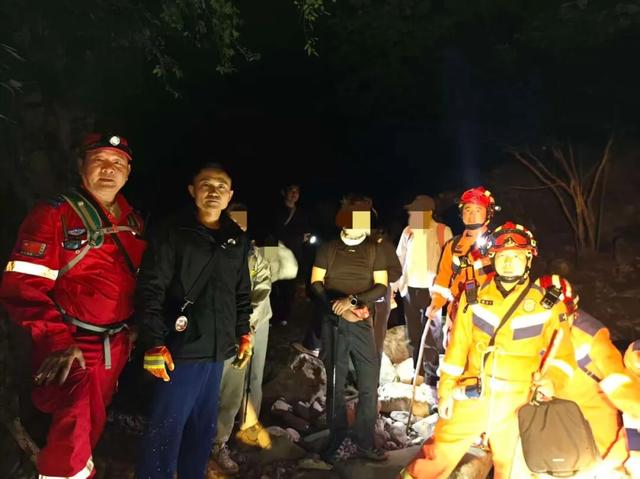 “警察同志，我女儿和驴友登山失联了！”