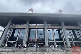 强降雨已致南充60余趟列车停运 百余辆长途车疏散旅客图片