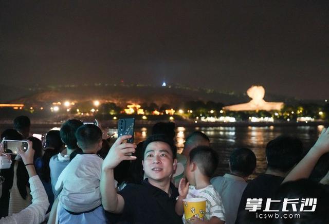 秋风送爽 夜游湘江 | 组图