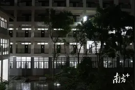 直击台风“摩羯”登陆时刻：惊涛骇浪之前，救援力量决定扎进乡镇图片