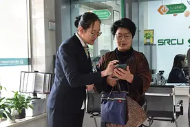 沁县农商银行：以微笑服务 换客户满意图片