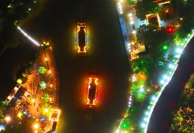 苏州：游客消夏夜游古运河